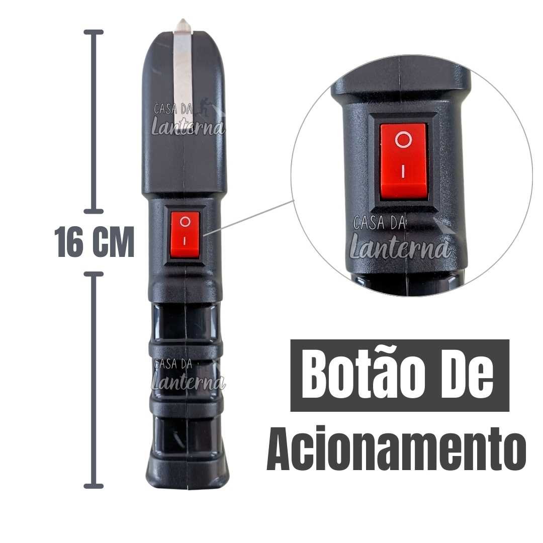 Uma lanterna Taser LED para segurança pessoal, na cor preta, com 16 cm de comprimento e um botão vermelho para ligar/desligar. Um zoom destaca o botão, acompanhado do texto em português “Botão de Ativação”. O dispositivo está orientado verticalmente, com uma ponta fina na parte superior.